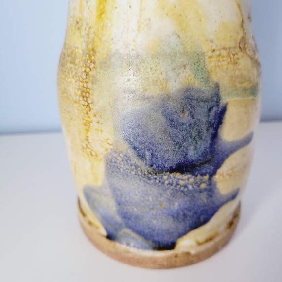 Hand Crafted Vintage Pottery Vase with Makers Mark - Picture 4 of 12